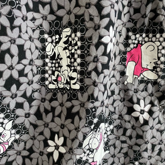 Scrub Top Disney Pooh and Friends Small - Picture 3 of 4